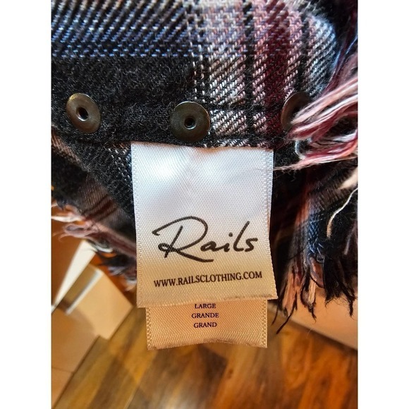 Rails black white red plaid with studded accent. Large. Western Soft Comfy Warm - Picture 5 of 12